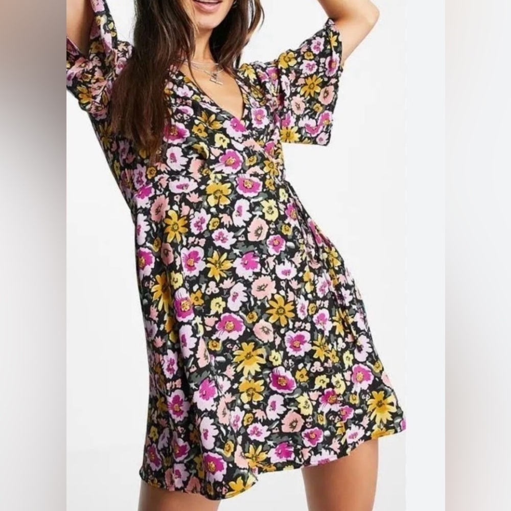 NWT Topshop Floral Print Ruffle Flutter Sleeve Wrap Mini Dress Size 6